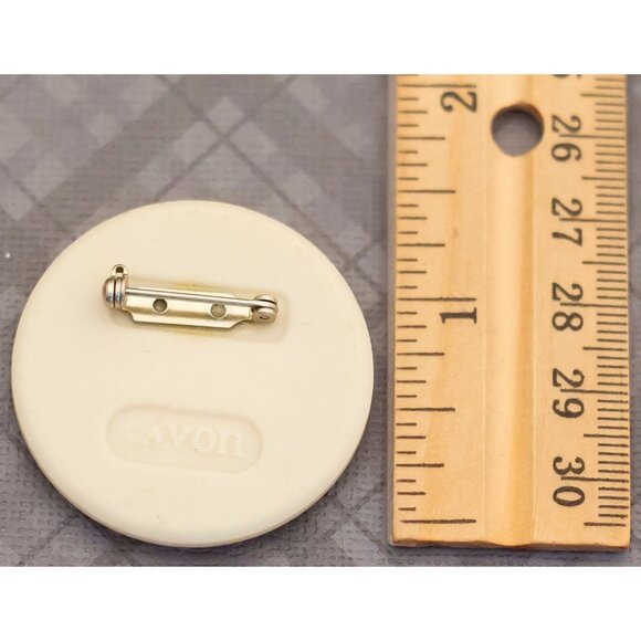 Vintage Mid Century White Ceramic Brooch by Avon G24 - Picture 2 of 2